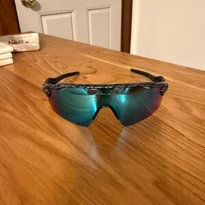 Oakley Radar EV Path carbon fiber